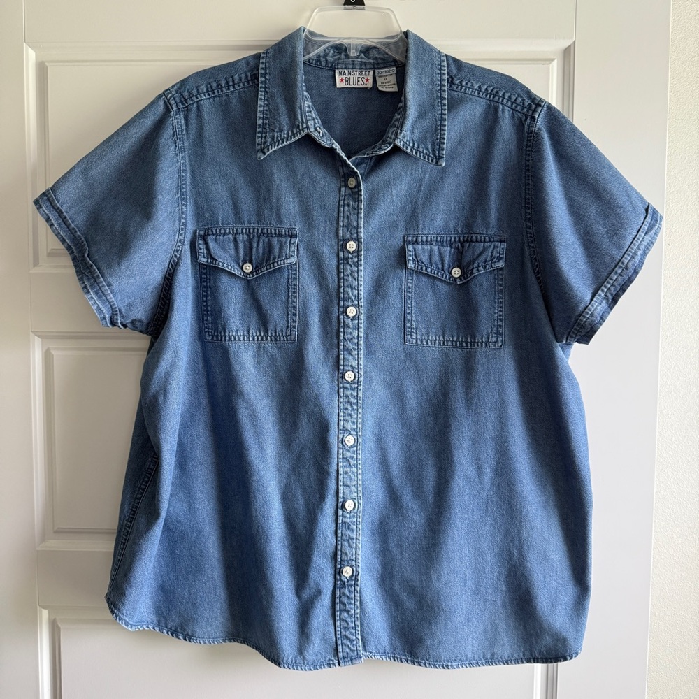 🍁CLOSET CLEAROUT🍁 Vintage Y2K 90’s Denim Short Sleeve Button Down Top